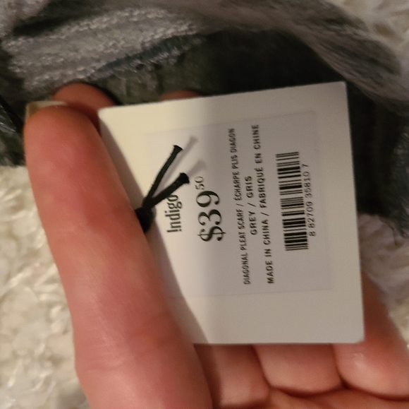 Two Toned Scarf - Picture 4 of 4